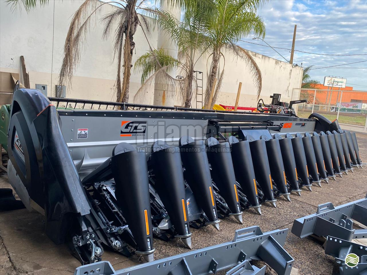 PLATAFORMA COLHEITADEIRA GTS PRODUTTIVA 1850 Triamaq Tratores UBERLANDIA MINAS GERAIS MG